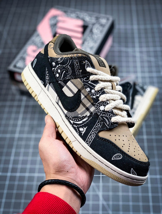 NIKE DUNK LOW