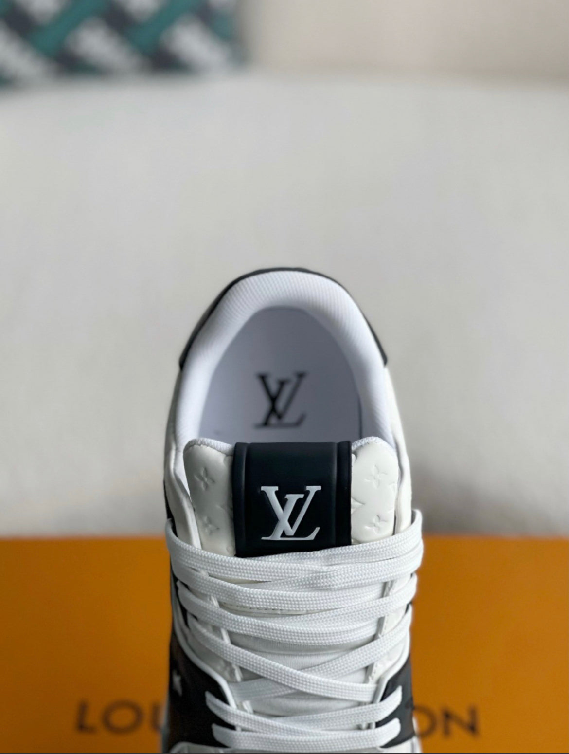 LOUIS VUITTON TRAINER SNEAKERS